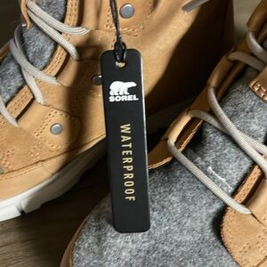 Sorel Explorer II Joan Felt waterproof boot Never worn